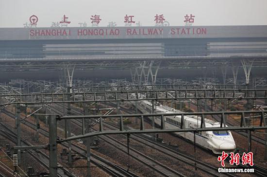 资料图：上海虹桥高铁站。记者 张亨伟 摄